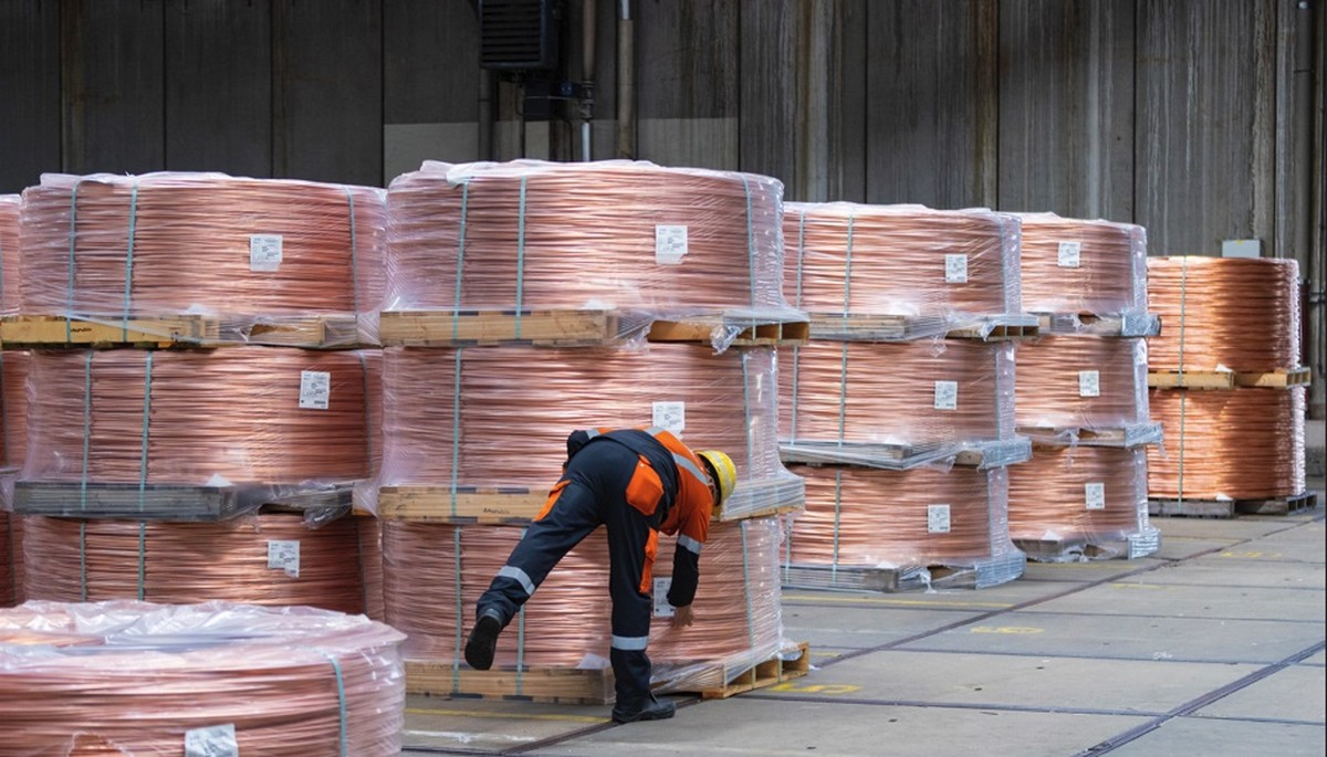 Trump anuncia novas tarifas e taxação da indústria a partir de 1º de agosto Bobinas de fio de cobre armazenadas em Hamburgo, na Alemanha: metal pode ser taxado em 50% por Trump (Foto: Krisztian Bocsi/Bloomberg)