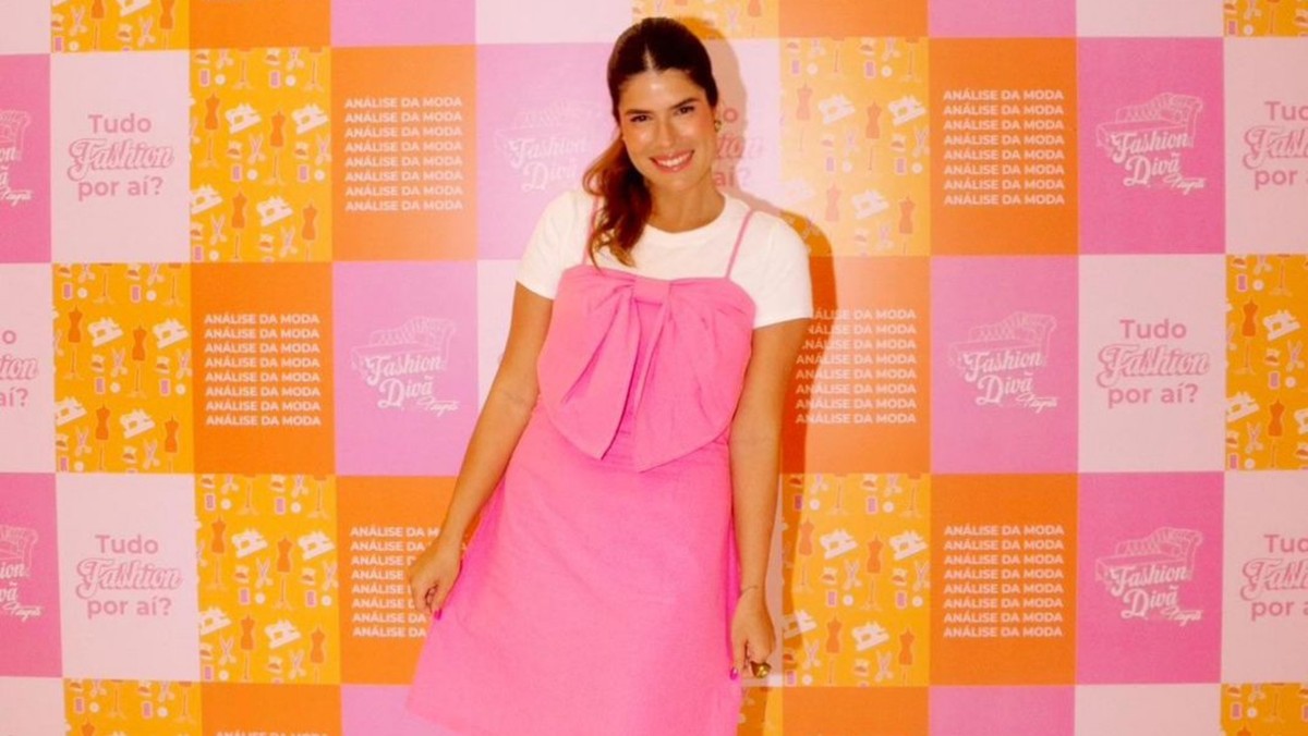 Cearense lança programa de moda com divã pink e conquista atenção internacional Cearense cria videocast de moda com divã pink e vê ideia replicada no exterior (Foto: Divulgação)