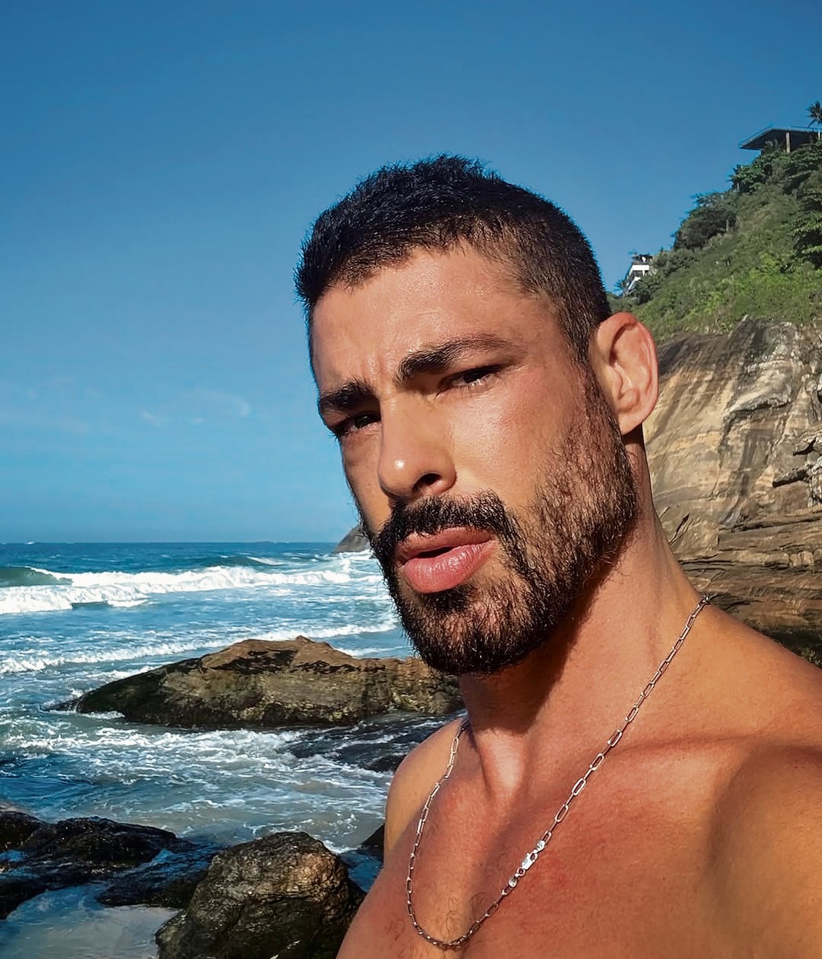 Famosos revelam seus lugares preferidos na Barra da Tijuca e arredores Cauã Reymond na praia (Foto: Arquivo pessoal)