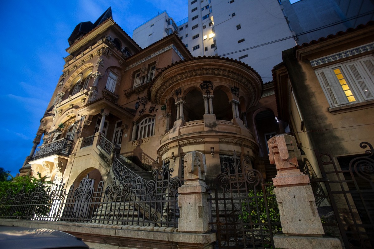 Fantasmas são avistados em diversos pontos do Rio de Janeiro Castelinho do Flamengo, na Zona Sul, está fechado desde a gestão do ex-prefeito Marcelo Crivella (Foto: Alexandre Cassiano/Agência O Globo)