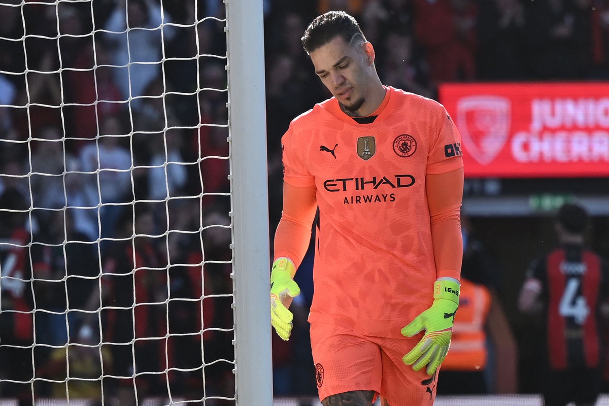 Galatasaray avança nas negociações para contratar goleiro Ederson do Manchester City Ederson chegou ao Manchester City em 2017 (Foto: JUSTIN TALLIS / AFP)