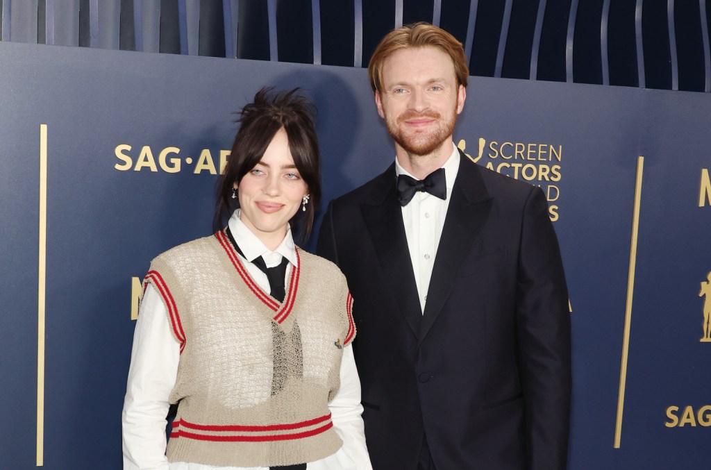 Billie Eilish revela segredos sobre as provocações no estúdio com Finneas