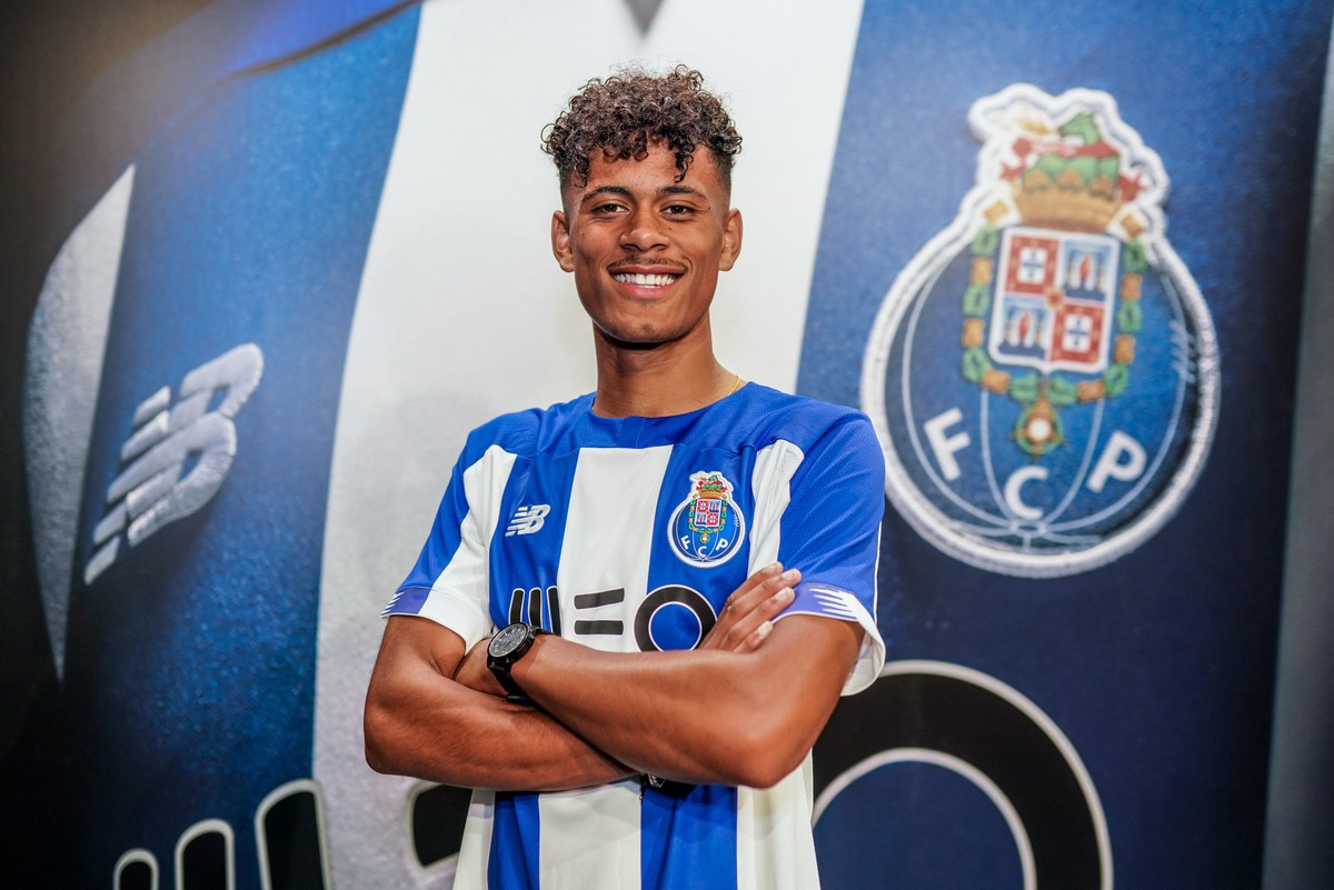 Gonçalo Borges é alvo do Botafogo nesta janela (Foto: Divuglação/Porto)