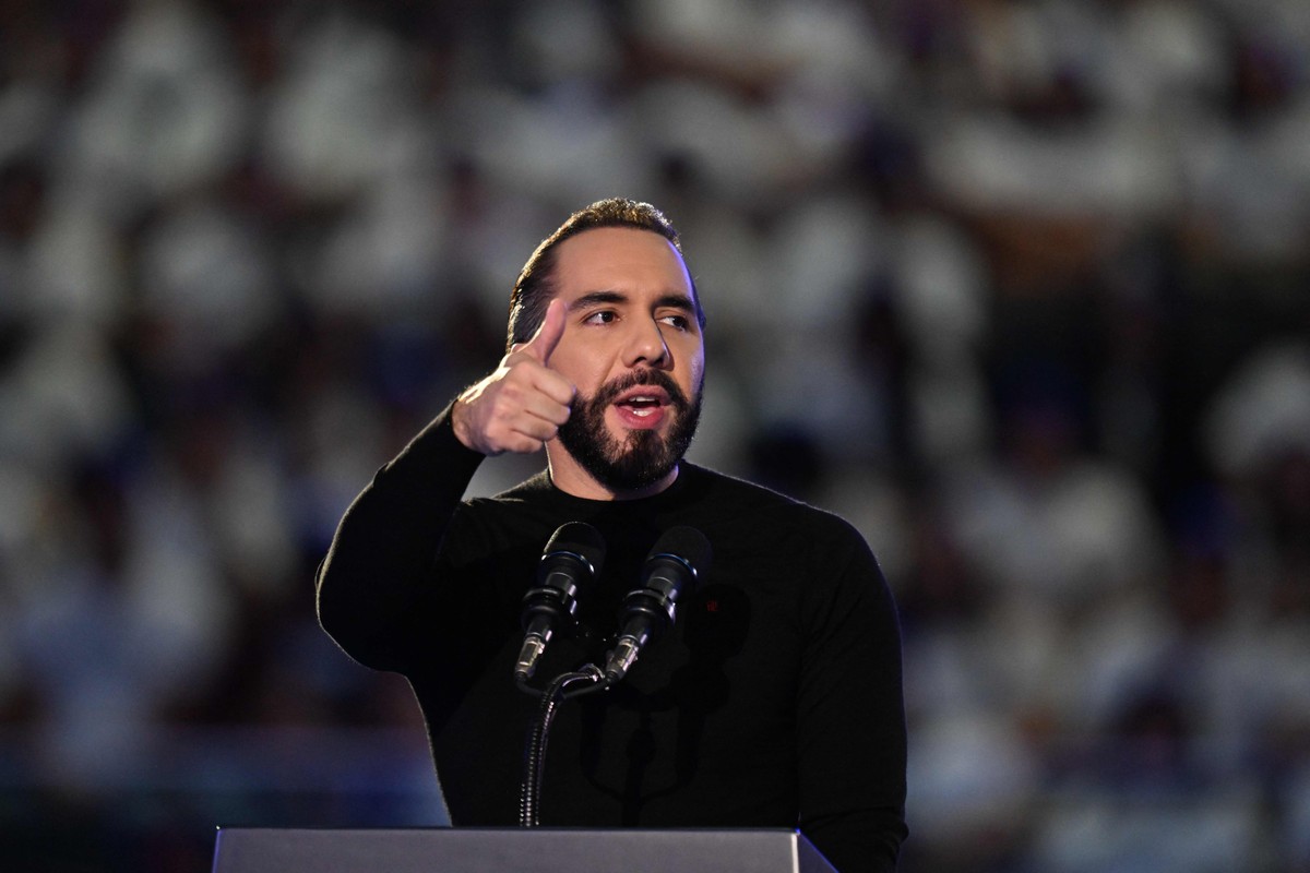 Repressão em El Salvador leva ONG de direitos humanos a abandonar o país Presidente de El Salvador, Nayib Bukele, durante discurso em San Salvador (Foto: Marvin Recinos / AFP)