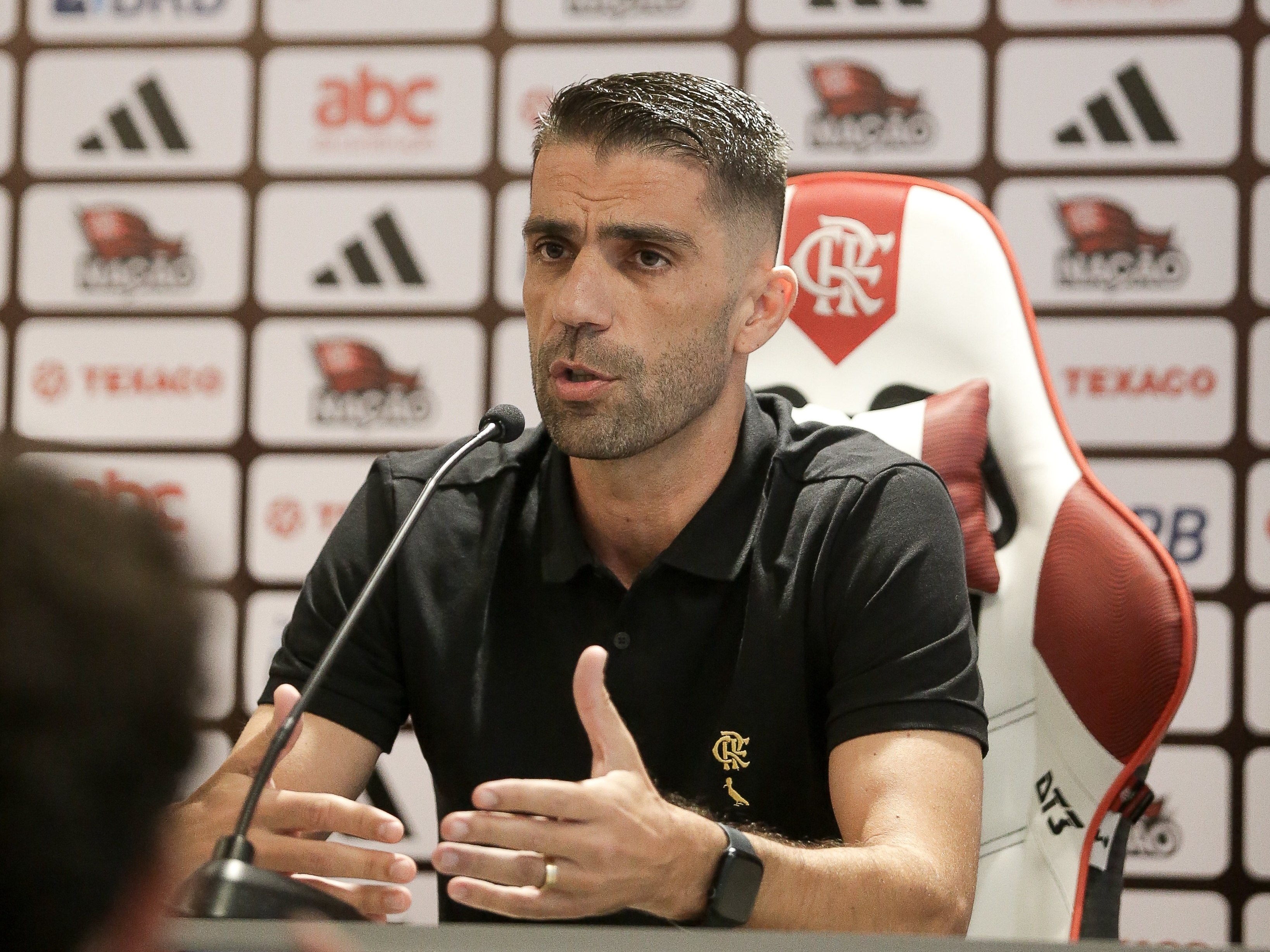 Flamengo se desculpa após diretor usar estereótipo sobre africanos Alfredo Almeida, diretor das categorias de base do Flamengo (Foto: Gilvan de Souza/Flamengo)