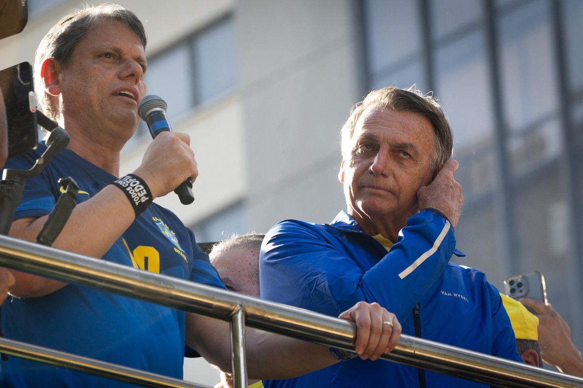 Tarcísio e Bolsonaro em ato na Paulista (Foto: Maria Isabel Oliveira)