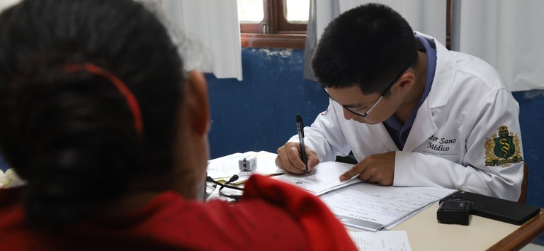 Mais Médicos: 3.173 profissionais iniciam atendimento e reduzem filas no SUS Mais Médicos: 3.173 profissionais iniciam atendimento e reduzem filas no SUS