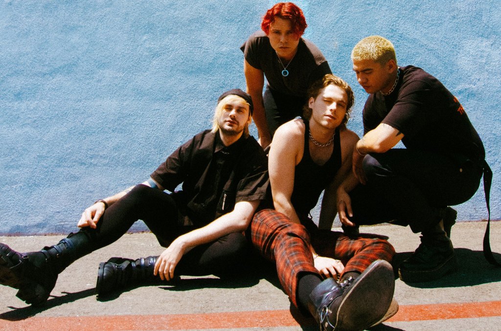 Assista ao show 'Feeling of Falling Upwards' do 5 Seconds of Summer ao vivo por um dia