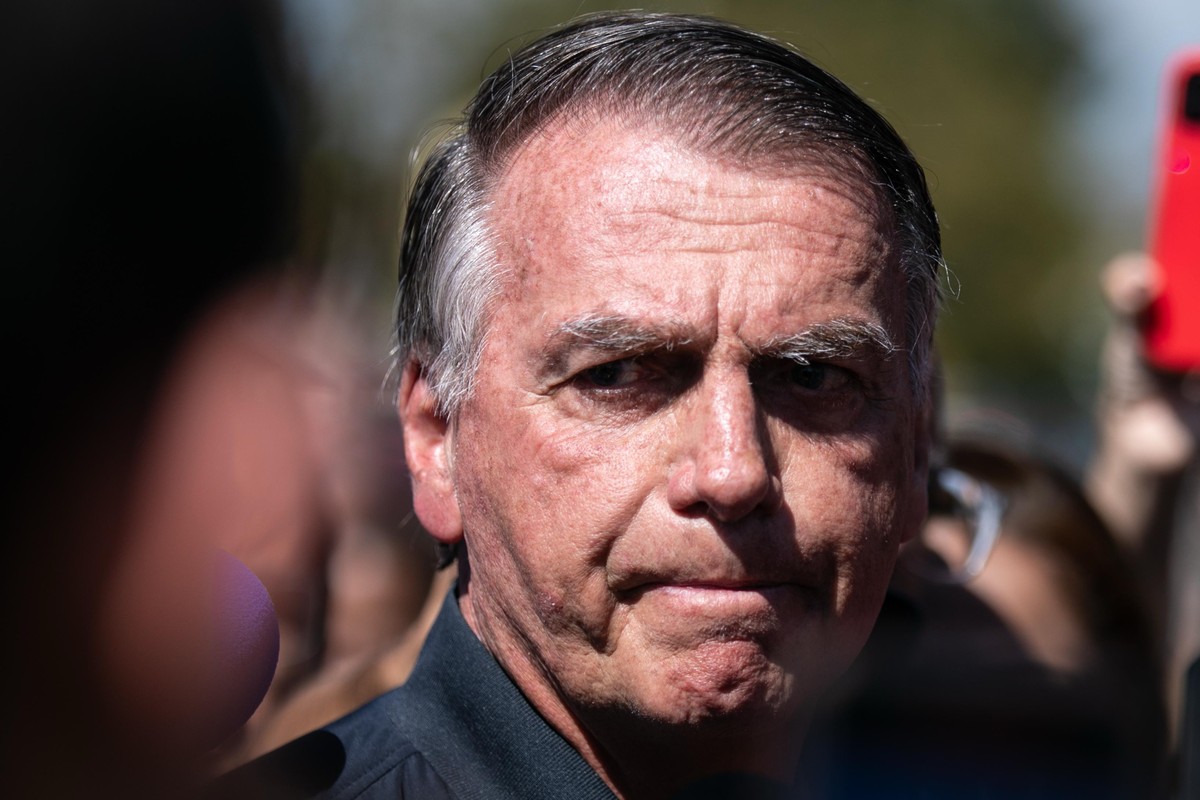 Planalto evita se envolver em decisão de Moraes para não vitimizar Bolsonaro Jair Bolsonaro: dia intenso (Foto: Brenno Carvalho/Agência O Globo)