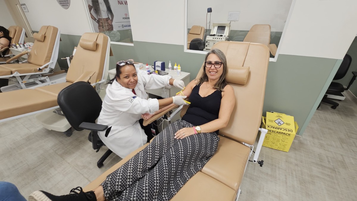 Doações de sangue caem 30% em julho com esvaziamento do Hemorio durante férias A esteticista Renata Franco da Silva, de 48 anos, compareceu ao Hemorio na última semana para fazer a doação (Foto: Divulgação Hemorio)