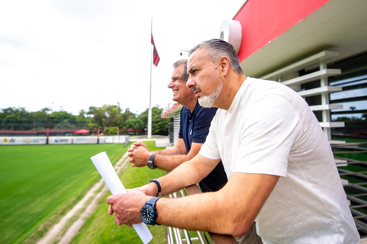 Bap, presidente do Flamengo, e José Boto no Ninho do Urubu (Foto: Marcelo Cortes / Flamengo)