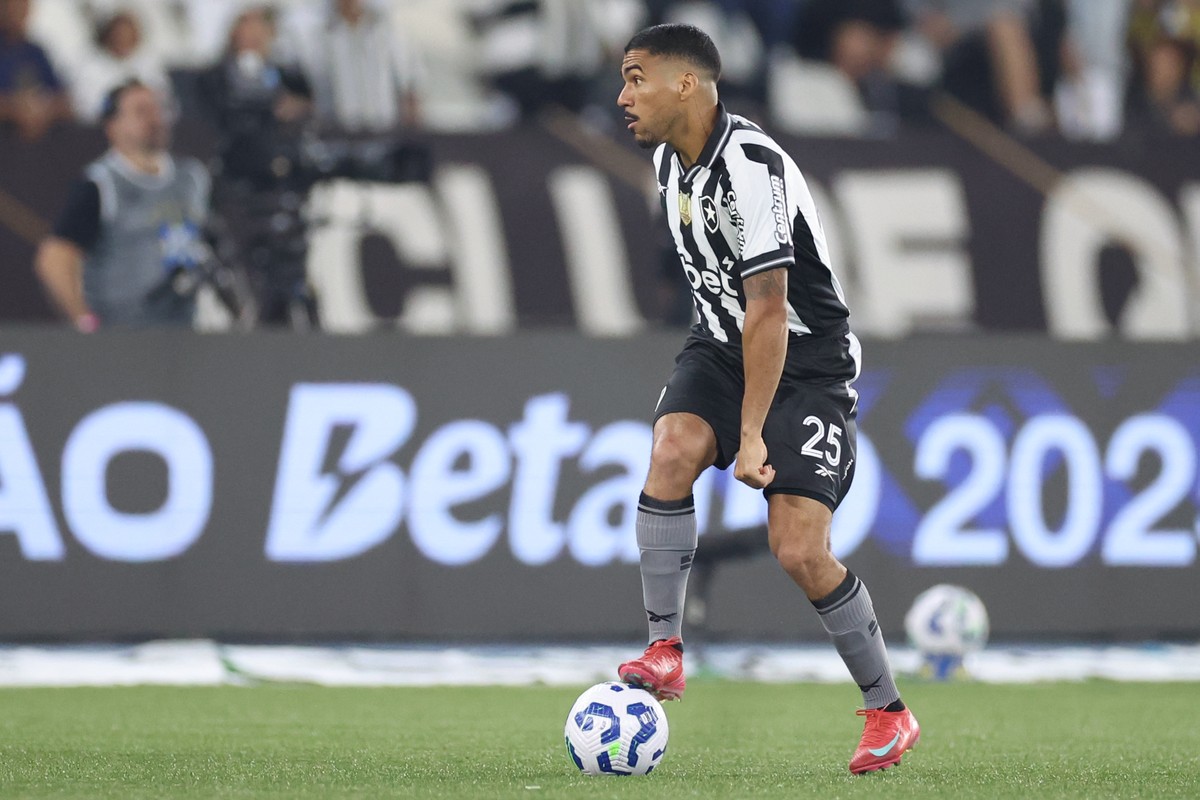 Botafogo define Allan como aposta e Davide decide reposição para Gregore Botafogo aposta em Allan para repor saída de Gregore (Foto: Vítor Silva/Botafogo)