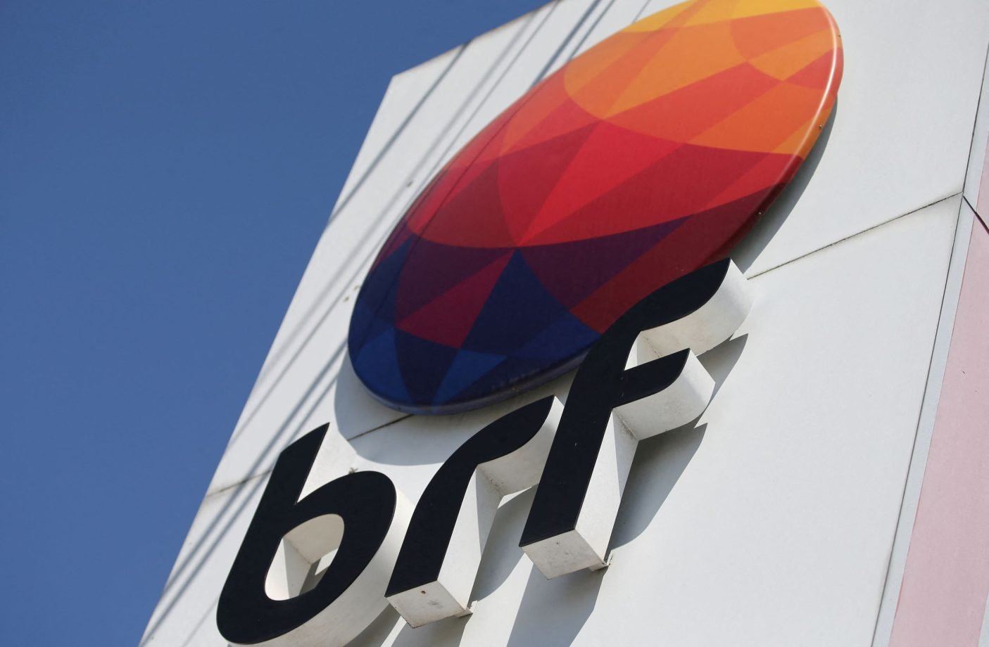 Previ encerra investimentos na BRF devido a riscos na fusão com Marfrig Previ embolsou R$ 1,9 bilhão com venda de participação na Marfrig (Foto: Rodolfo Buhrer/Reuters)