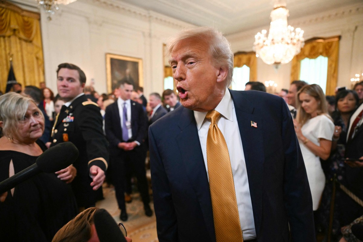 Trump provoca tensões com decisões polêmicas sobre o Brasil Trump reforça que impôs taxação maior ao Brasil do que a outros países por causa de Bolsonaro (Foto: NDREW CABALLERO-REYNOLDS / AFP)