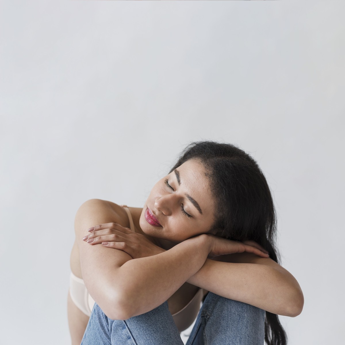 Cuidar do corpo, da mente e manter relações saudáveis é uma forma de se amar (Foto: Reprodução/Freepik)
