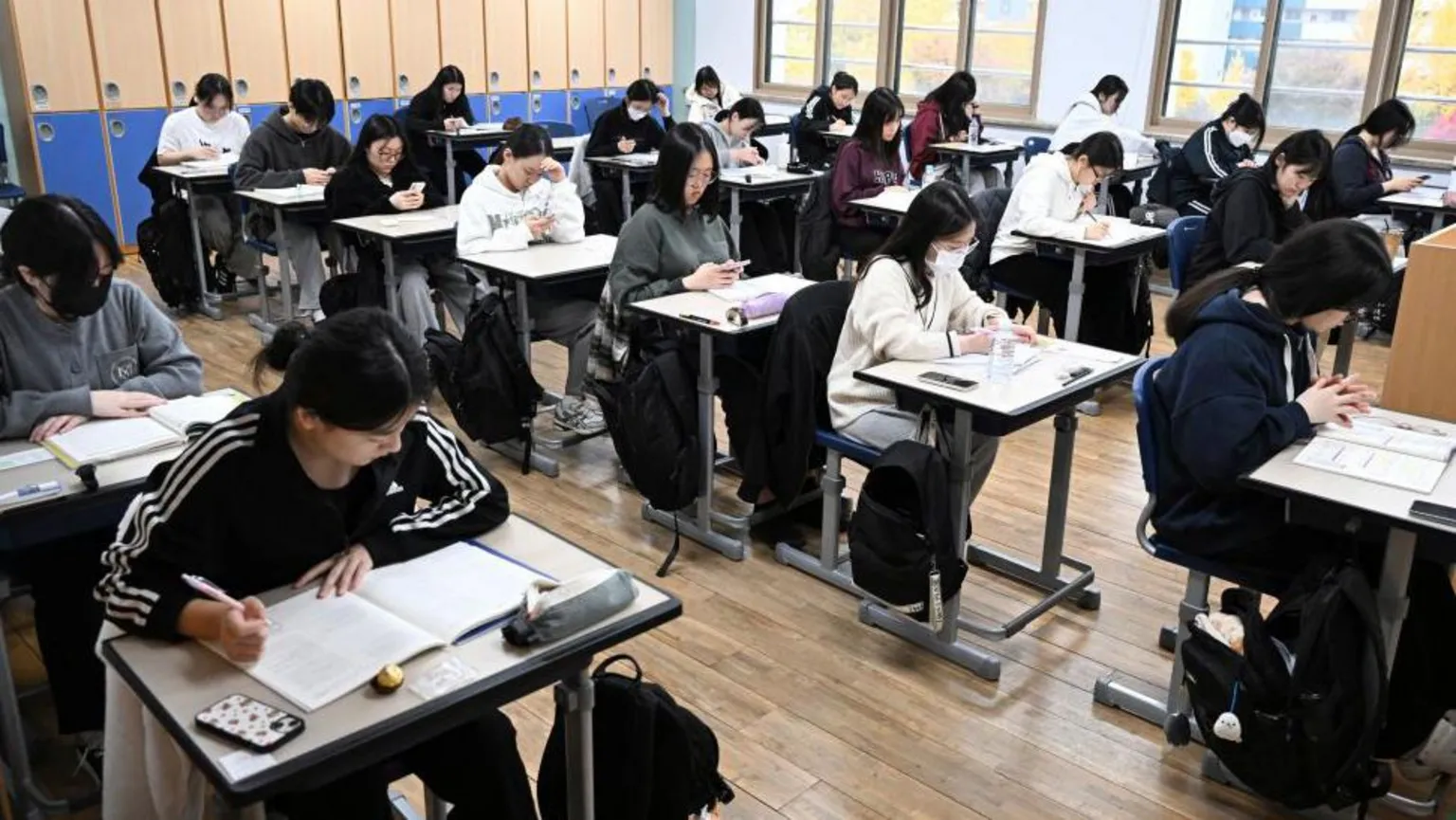 Professor e pai são presos na Coreia do Sul por roubo de provas escolares