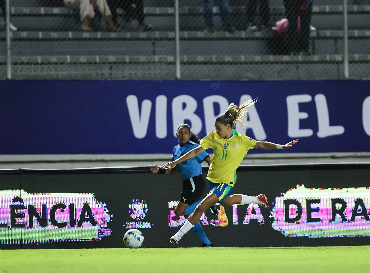 Brasil aposta em nova era de Gio Garbelini para brilhar na Copa América feminina Gio Garbelini, atacante da seleção brasileira, vive grande fase — Foto: Lívia Villas Boas/CBF