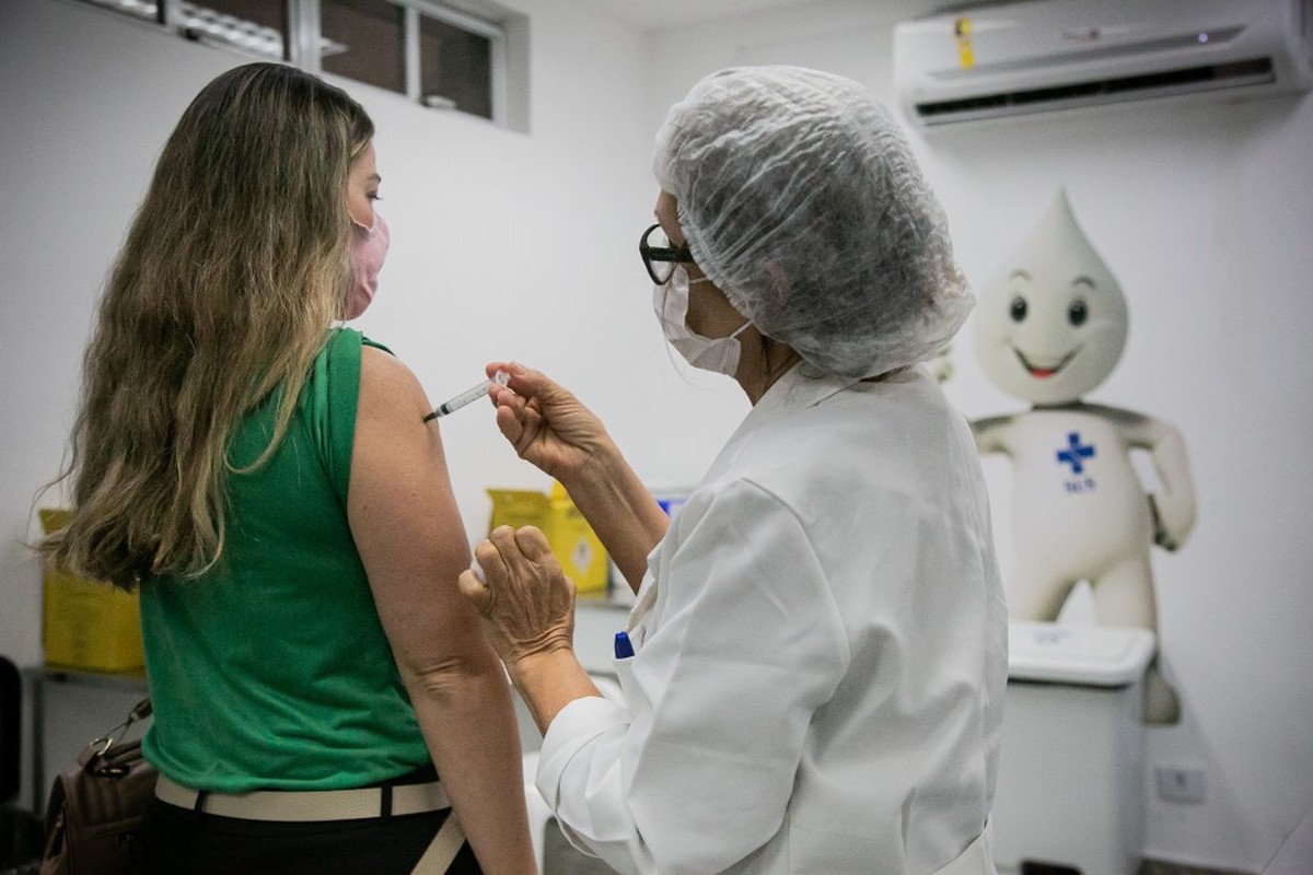 Vacinação contra a Covid-19 é fundamental para evitar o agravamento de casos da doença (Foto: Rebecca Alves / O Globo / Arquivo)