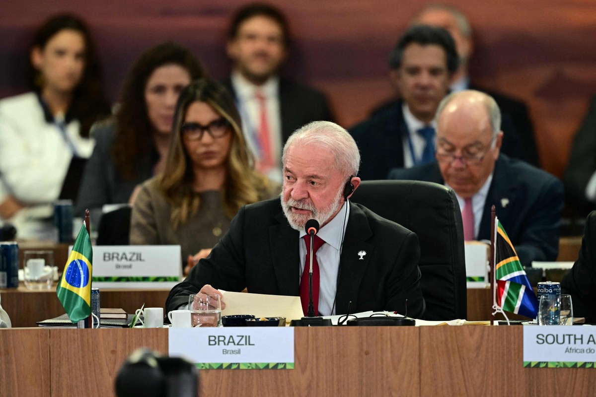 Brasil deve reconsiderar sua participação no Brics e buscar novas alianças Presidente Luiz Inácio Lula da Silva durante plenária da cúpula do Brics, no Rio de Janeiro (Foto: Pablo PORCIUNCULA / AFP)