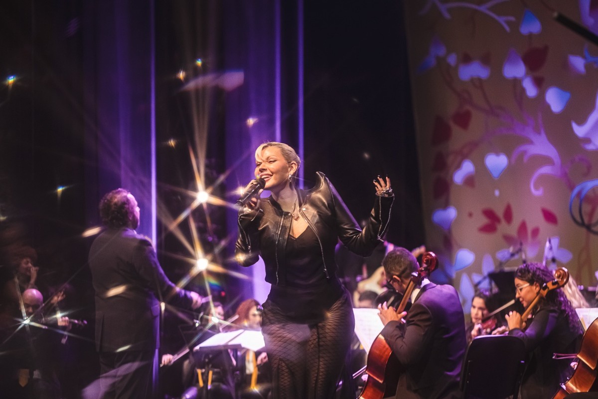 Duda Beat e Orquestra Ouro Preto se apresentam juntos nos Arcos da Lapa Duda Beat e Orquestra Ouro Preto — Foto: Divulgação