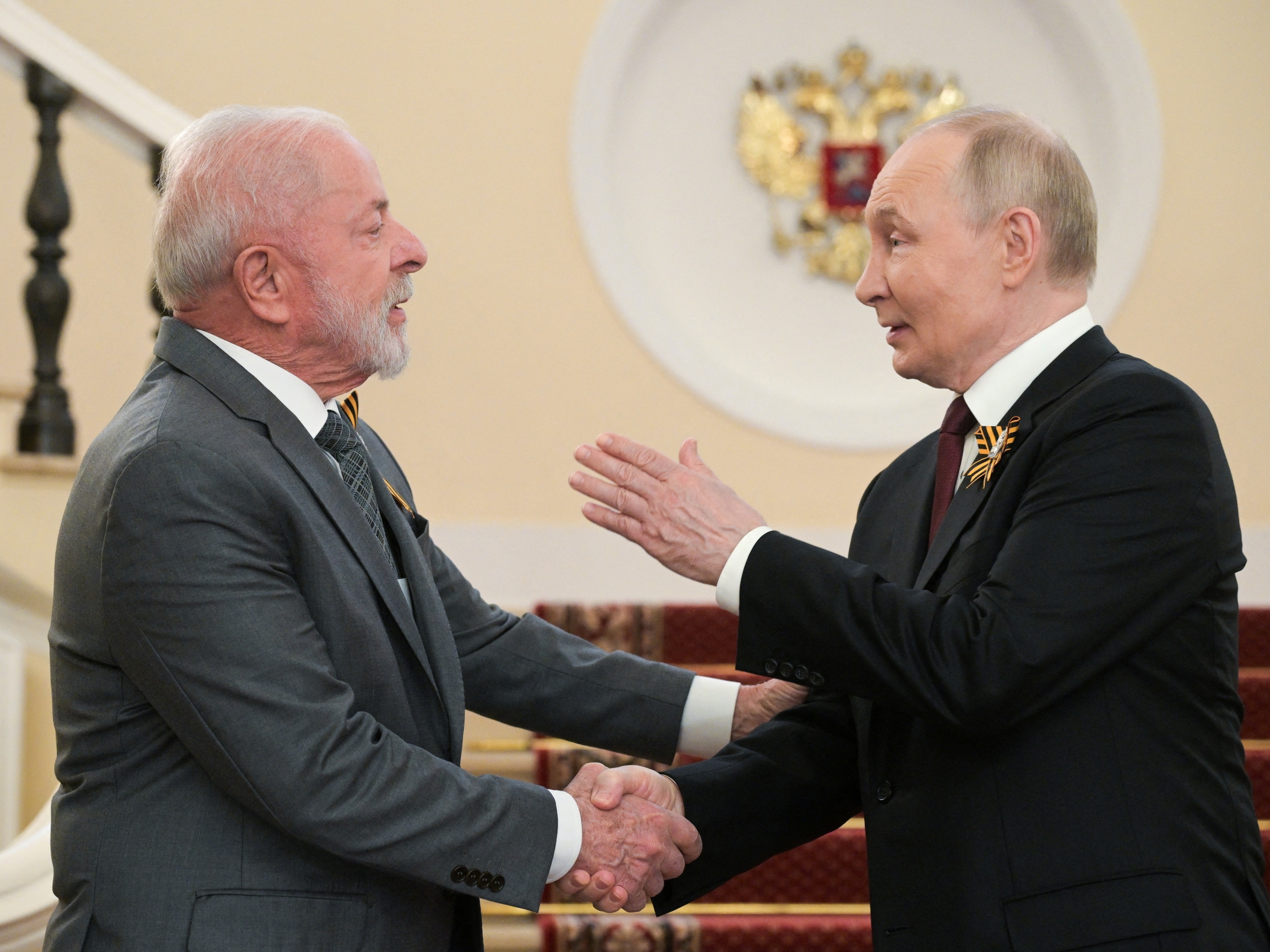 Trump pressiona Lula, Xi e Modi a agir contra Putin com sanções econômicas Lula encontra Vladimir Putin no Dia da Vitória, na Rússia (Foto: Alexei Nikolsky/Reuters)
