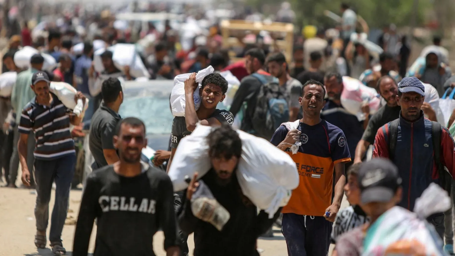 Vinte pessoas morrem em tumulto durante distribuição de ajuda em Gaza Vinte pessoas morrem em tumulto durante distribuição de ajuda em Gaza