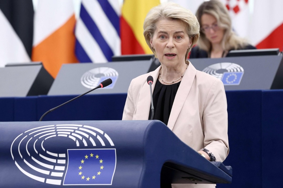 União Europeia aplica tarifas a aviões, carros e bourbon dos EUA em retaliação Úrsula Von der Leyen, presidente da Comissão Europeia (Foto: Frederik Florin/AFP)