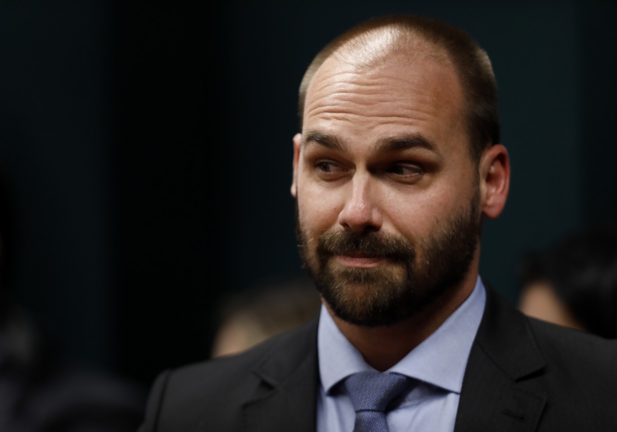 Eduardo critica isolamento de Bolsonaro e pede anistia após reunião com líderes Deputado Eduardo Bolsonaro na Comissão de Direitos Humanos da Câmara, em 2023 (Foto: Cristiano Mariz)
