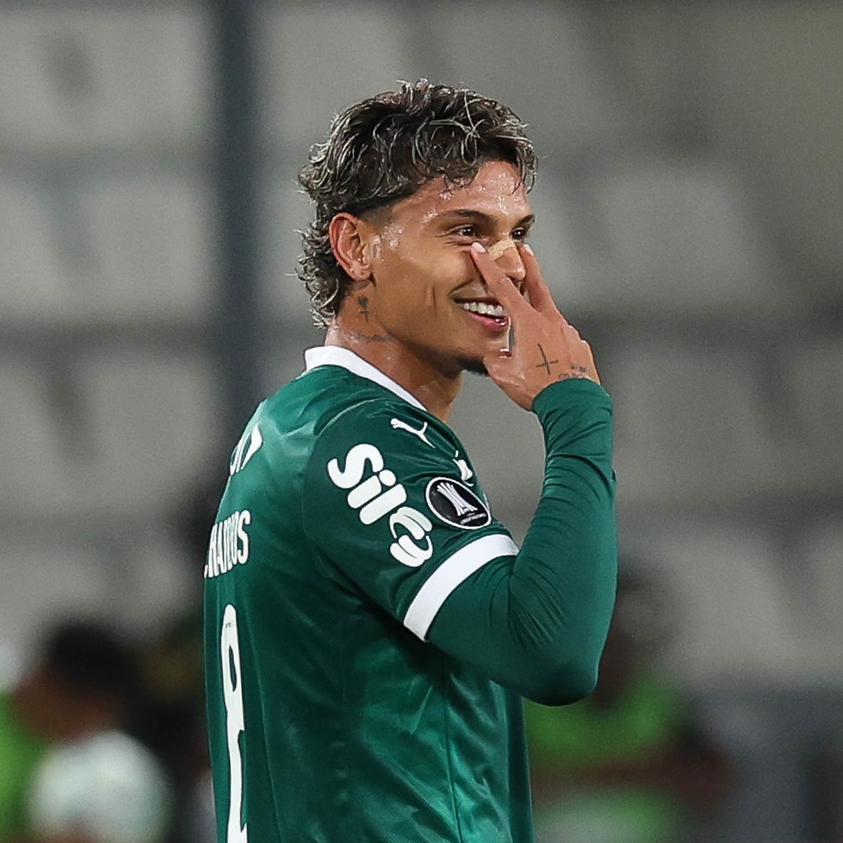Roma apresenta nova proposta de R$ 200 milhões para contratar Ríos