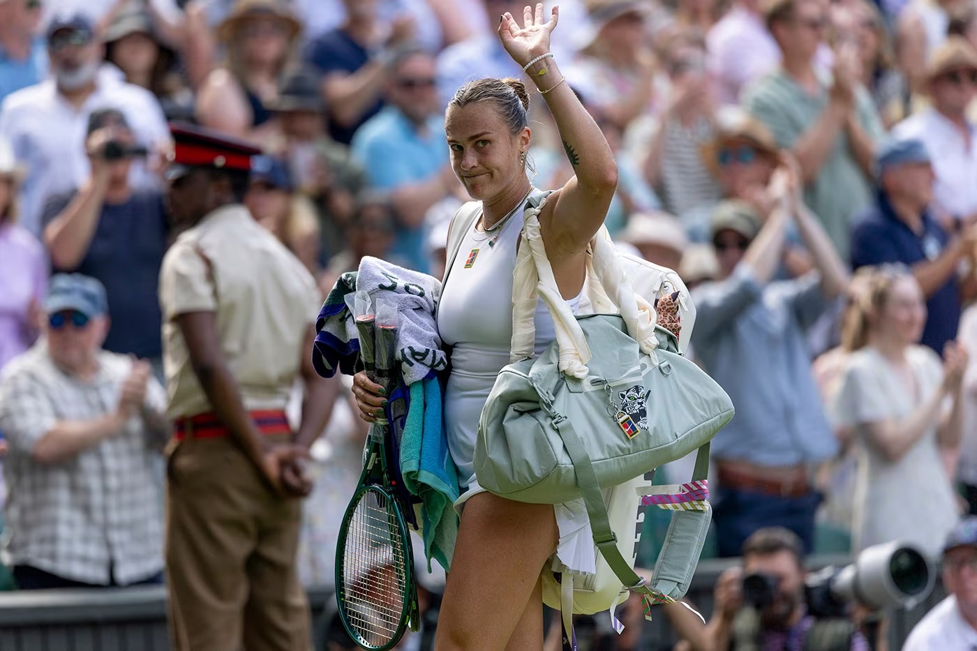 Sabalenka promete voltar mais forte após críticas ao desempenho nas devoluções Sabalenka promete voltar mais forte após críticas ao desempenho nas devoluções