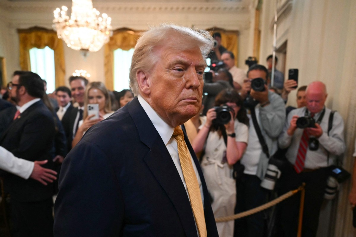 EUA abandonam reformas da OMS para enfrentar pandemias e geram polêmica Donald Trump, presidente dos EUA, na Casa Branca (Foto: ANDREW CABALLERO-REYNOLDS / AFP)