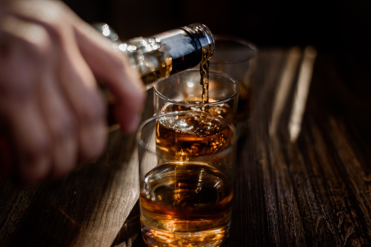 Três em cada cinco casos de câncer de fígado podem ser prevenidos, aponta estudo Consumo excessivo de álcool é uma das causas por trás do câncer de fígado (Foto: Freepik/Myron Muza)