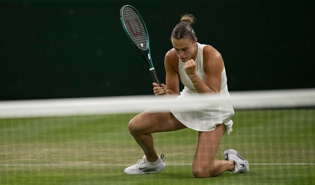 Sabalenka supera Raducanu em partida emocionante e avança na competição Sabalenka supera Raducanu em partida emocionante e avança na competição