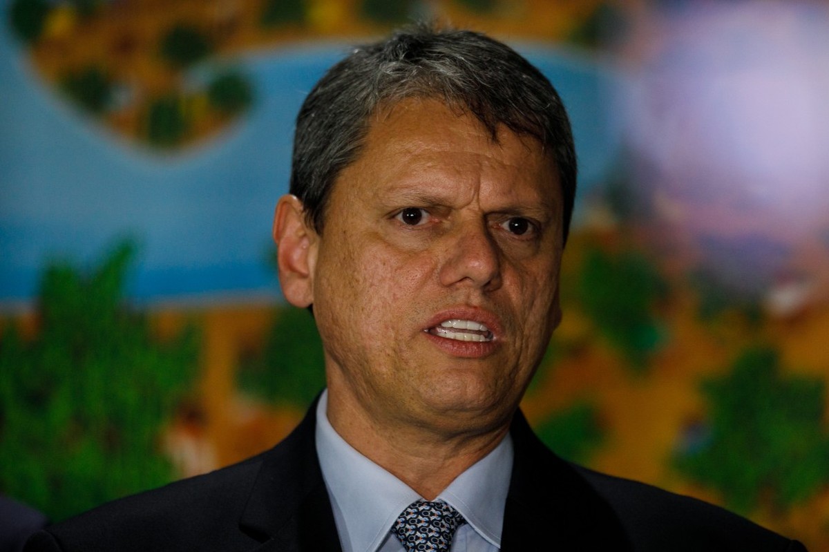 Centrão intensifica apoio a Tarcísio como candidato à presidência apesar de erros Governador de São Paulo, Tarcísio de Freitas, no Palácio do Planalto (Foto: Brenno Carvalho/Agência O Globo/31-10-2024)