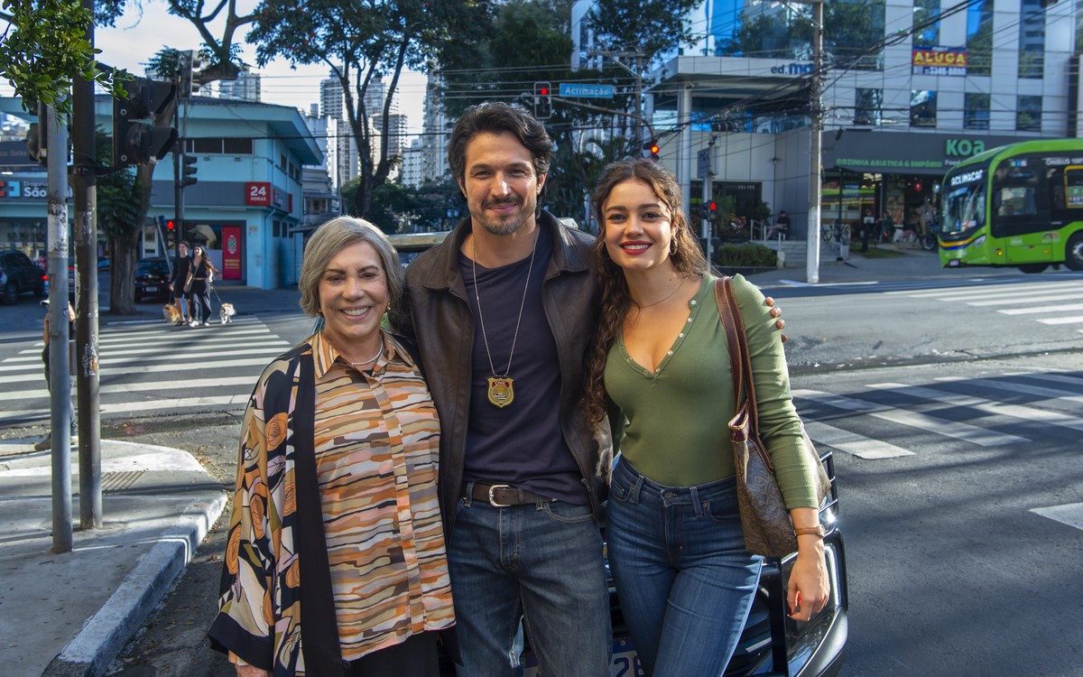 Romulo Estrela e Sophie Charlotte gravam 'Três Graças' com Arlete Salles em SP Arlete Salles, Romulo Estrela e Sophie Charlotte em 'Três Graças' — Foto: Estevam Avellar / TV Globo