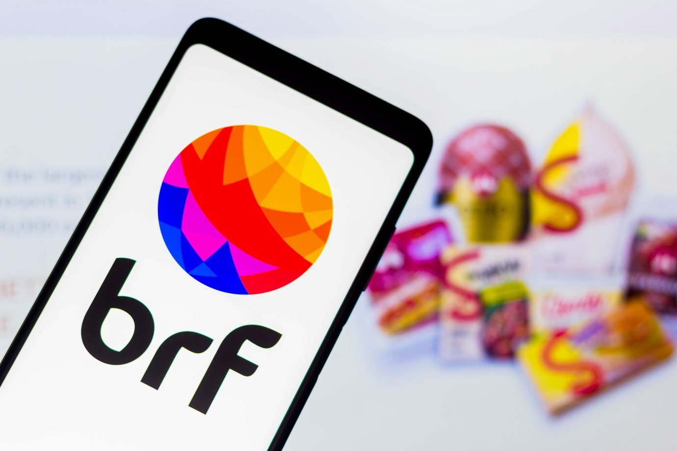 O movimento acontece em meio ao processo de fusão da Marfrig com a BRF. (Foto: SOPA Images/Getty Images)