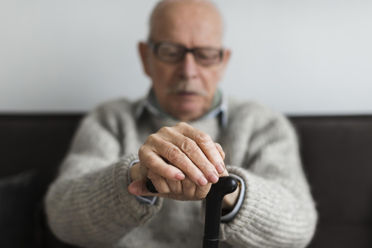 Um dos indícios iniciais do Parkinson são transtornos de sono (Foto: Freepik)