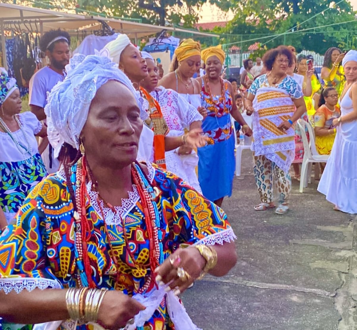 Samba das Yabás festeja três anos do encontro com evento gratuito no Caminho Niemeyer — Foto: Divulgação