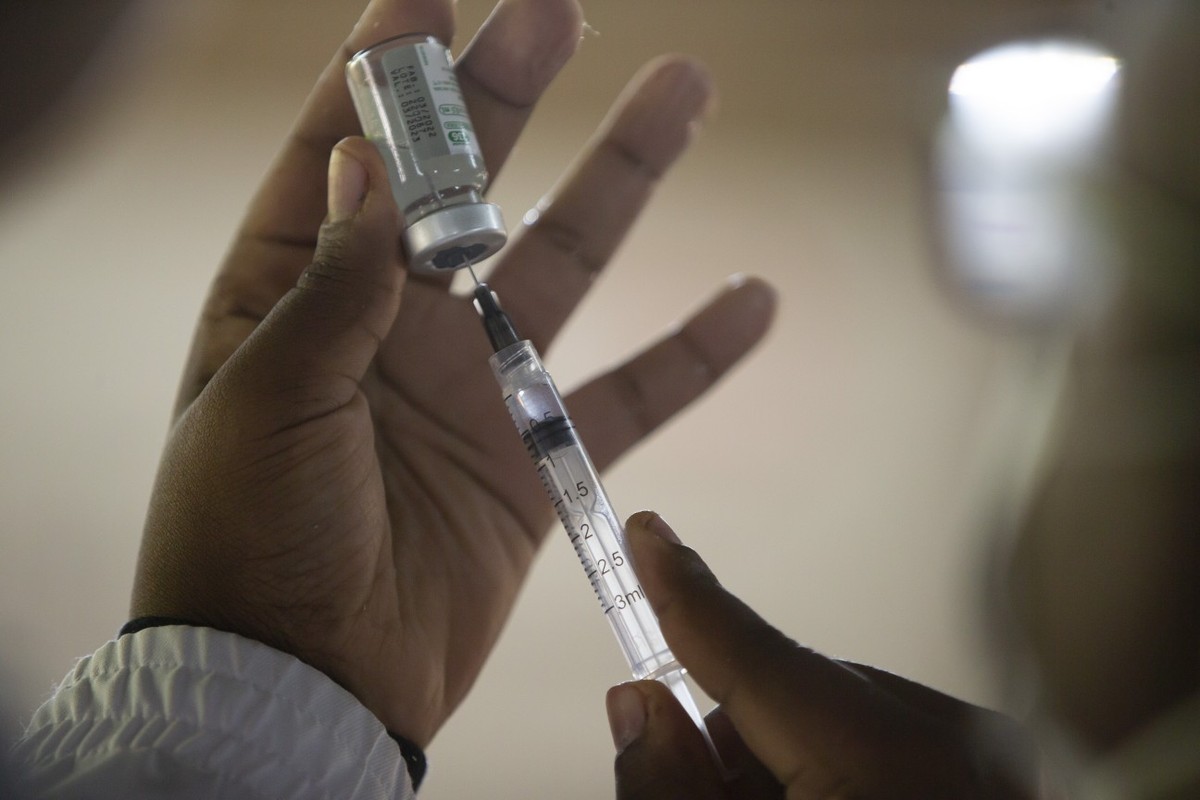 Hesitação vacinal compromete a saúde pública e aumenta riscos de doenças Vacina da gripe (Foto: Márcia Foletto/Agência O Globo)