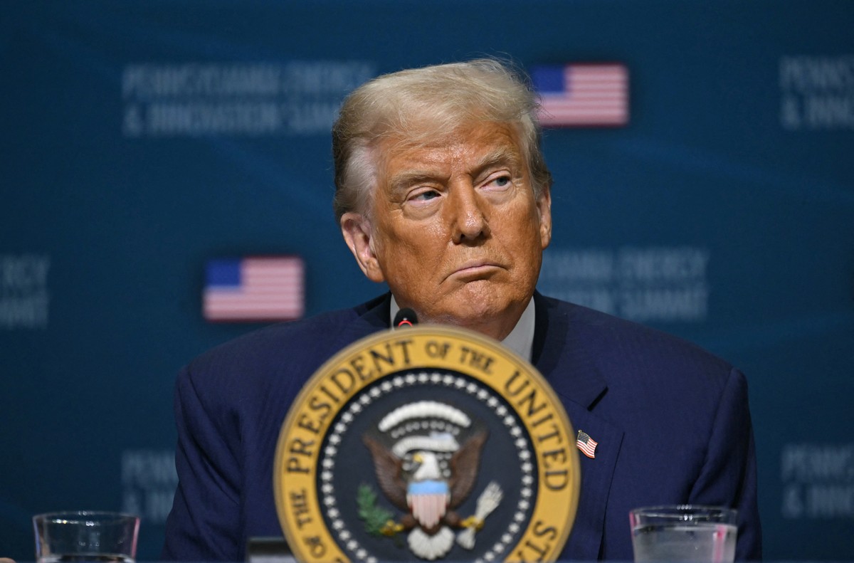 Trump decide taxar produtos brasileiros em 50% por decisão própria O presidente dos EUA, Donald Trump, em evento sobre energia na Pensilvânia (Foto: ANDREW CABALLERO-REYNOLDS / AFP)