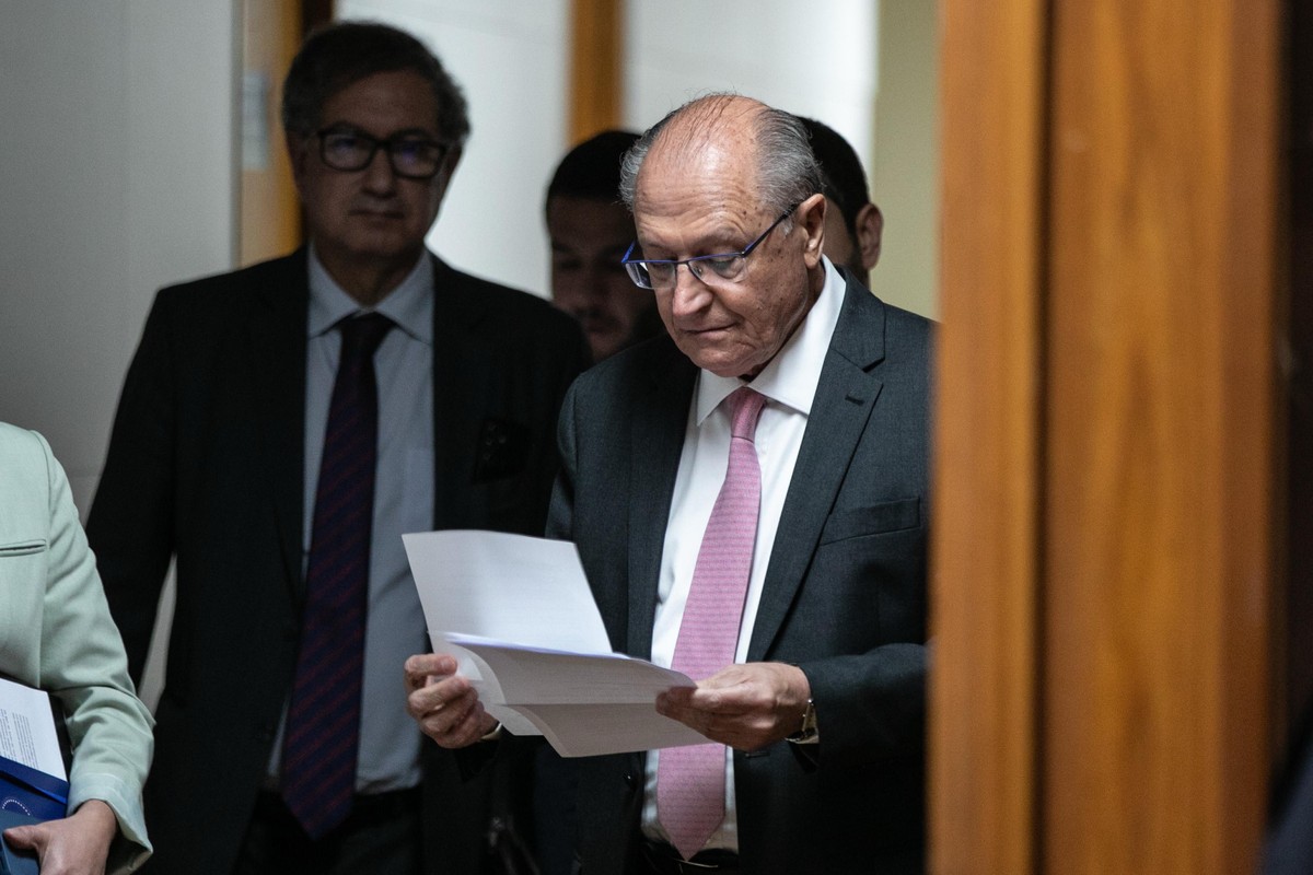 Vice-presidente Geraldo Alckmin fala sobre tarifas de Trump após reunião com empresários (Foto: Brenno Carvalho/Agência O Globo)