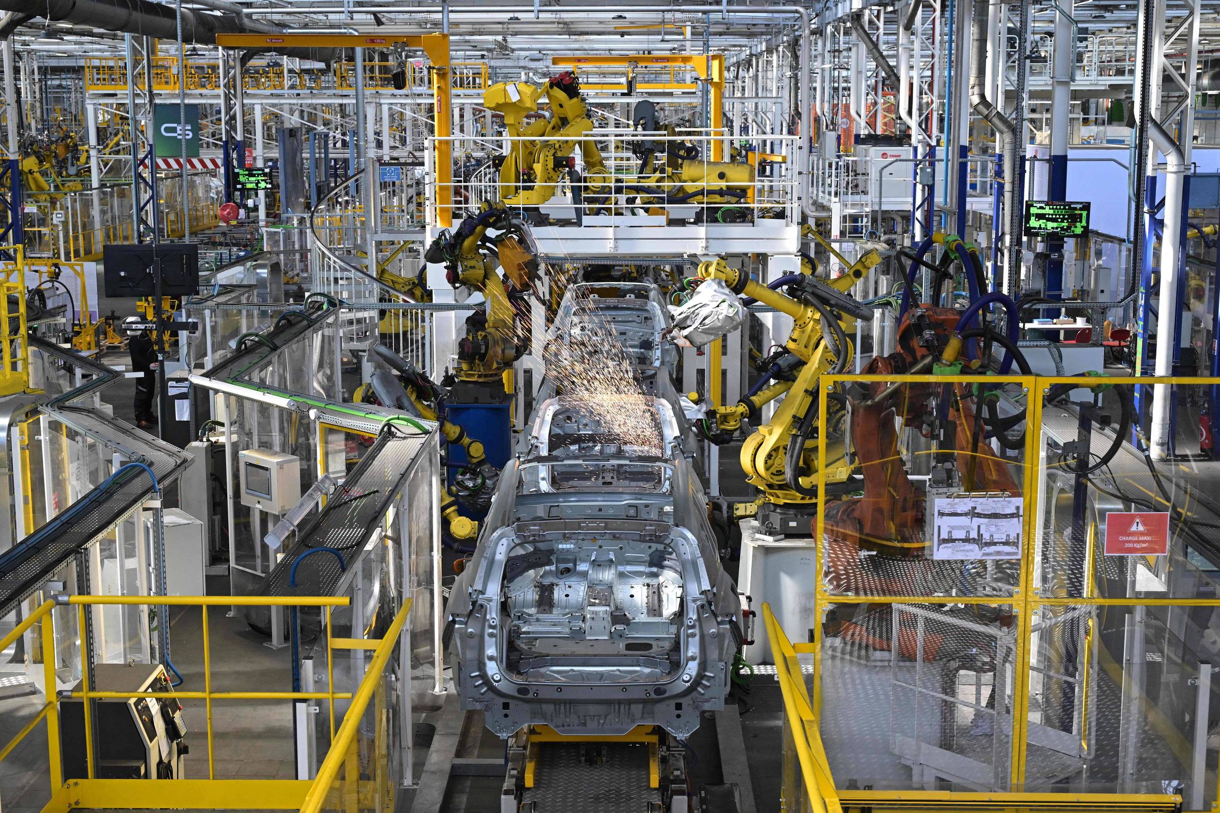 Fábrica da Citroen, marca da Stellantis, na França; conglomerado vai suspender investimento em projeto de hidrogênio (Foto: Damien Meyer - 3.jul.2025/AFP)