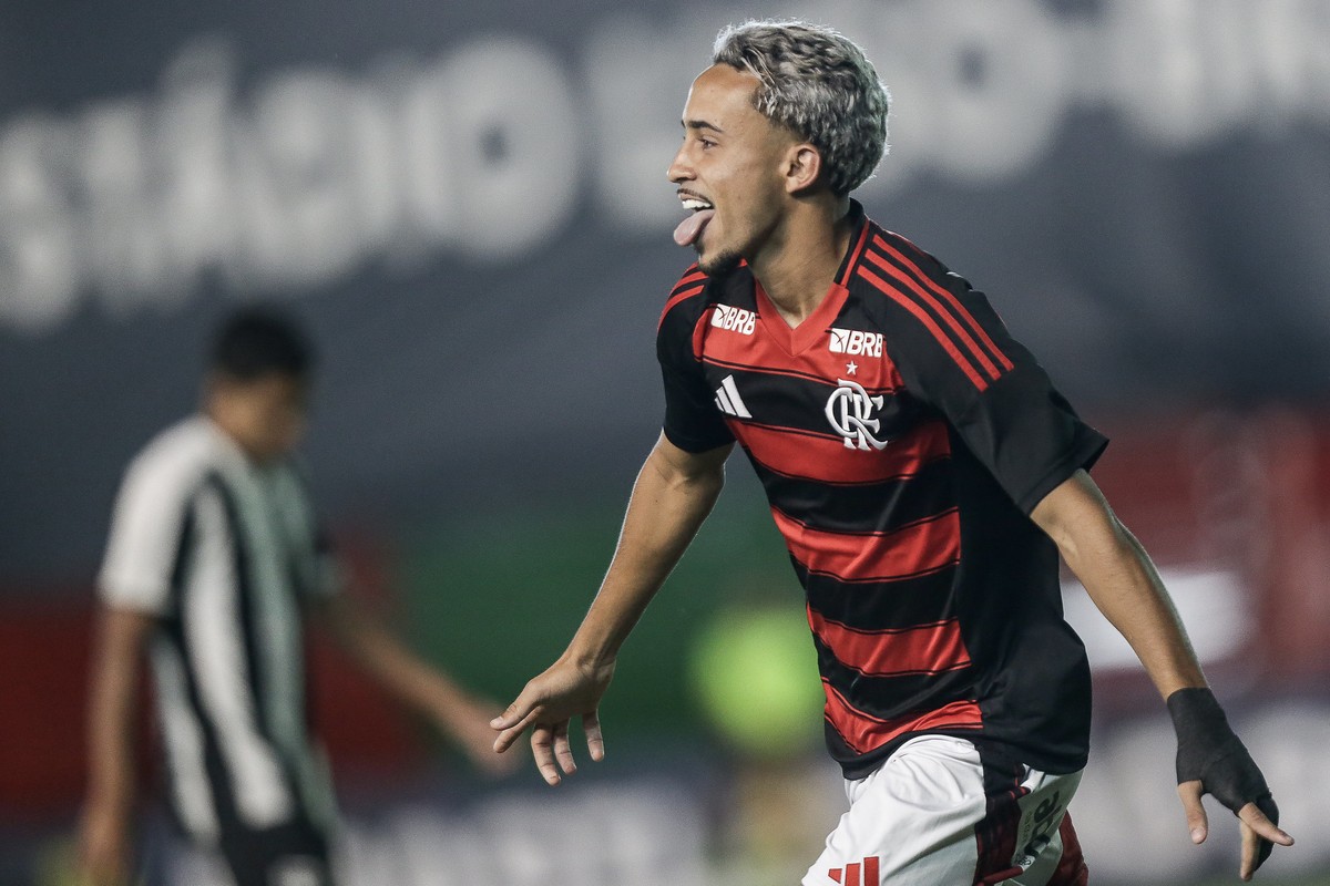 Flamengo escala Viña e Matheus Gonçalves para amistoso contra Bayer Leverkusen Matheus Gonçalves faz dois golaços pelo sub-20 do Flamengo (Foto: Gilvan de Souza/Flamengo)